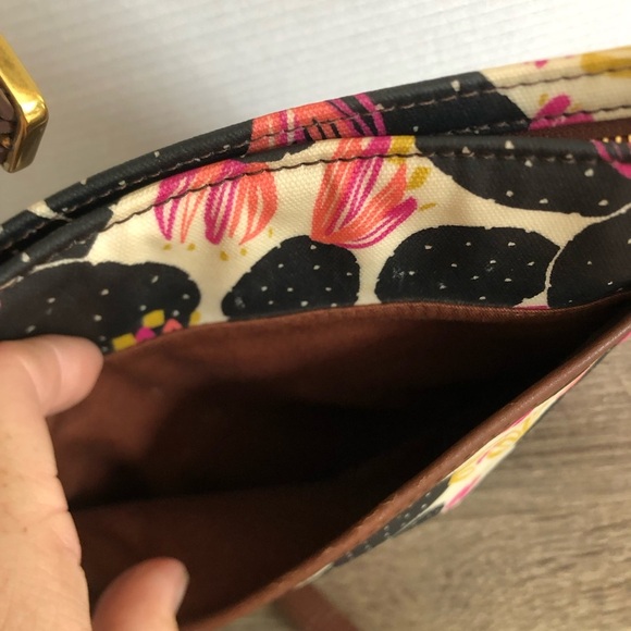 Vibrant Cactus Pattern Crossbody Bag - Picture 5 of 14